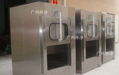 傳遞窗廣泛應用于微細科技、生物實驗室、制藥廠、醫院、食品加工業、LCD、電子廠等等一切需要空氣凈化的場所。