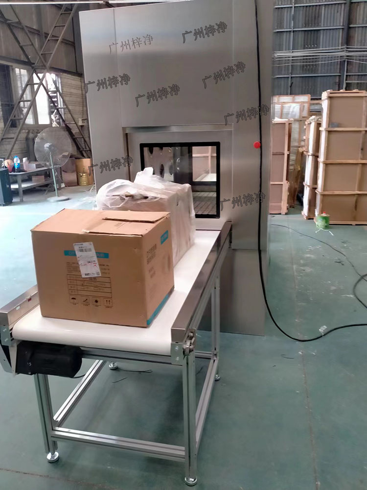 輸送線風(fēng)淋傳遞窗與輸送線貨淋室是潔凈室中用于物品傳遞和空氣凈化的關(guān)鍵設(shè)備。