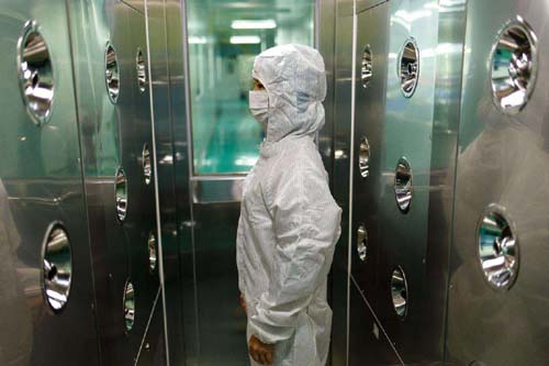 風(fēng)淋室應(yīng)由專門人員負(fù)責(zé)操作和維護(hù)