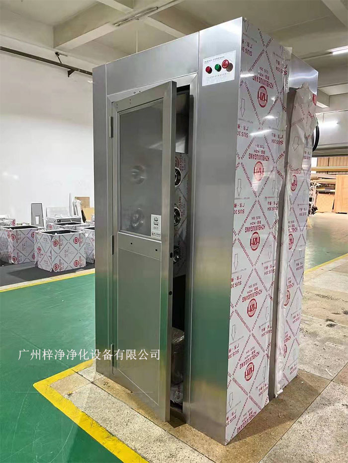 在潔凈車間的布局與設計過程中，風淋室作為保障潔凈度的重要設備